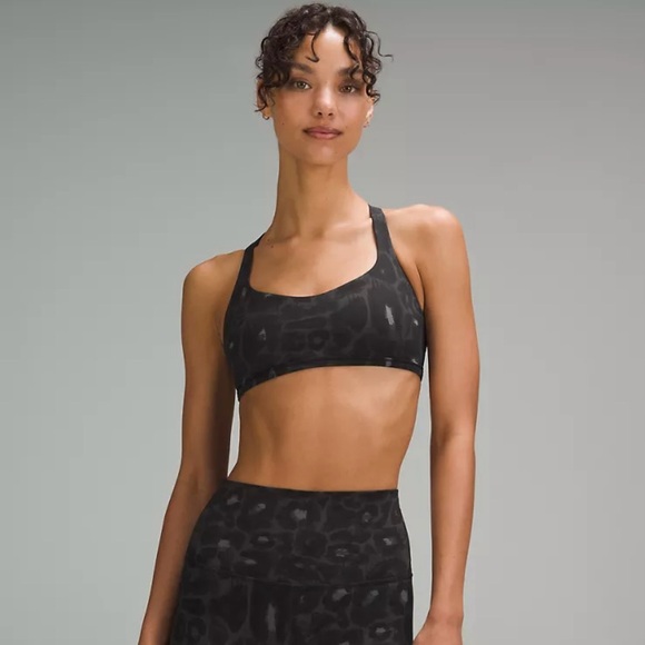 lululemon athletica Other - Lululemon Free to be Bra size 6